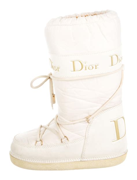 moon boots x dior|dior moon boots white.